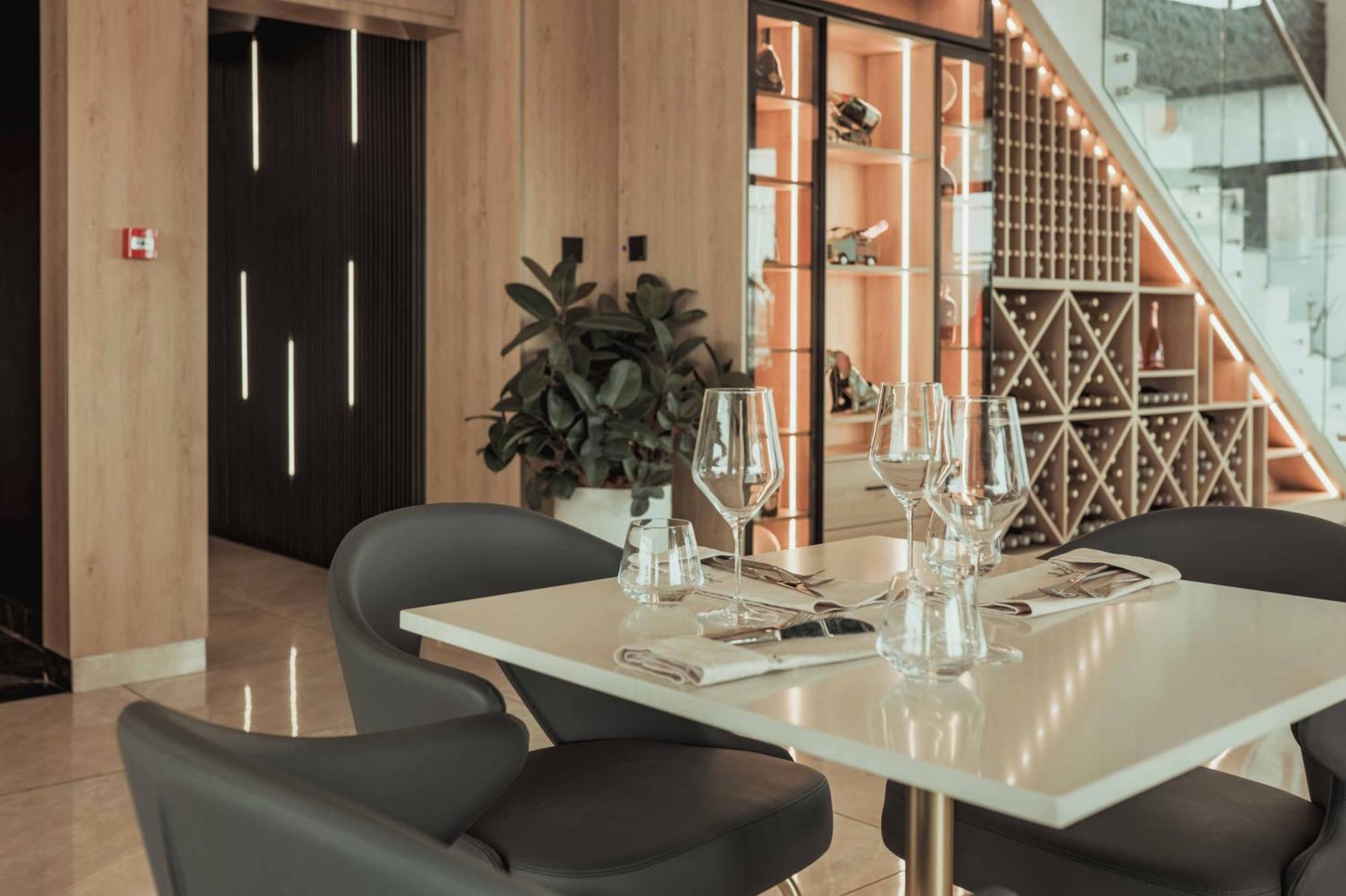 Accra Luxury Apartments @ The Signature Екстериор снимка